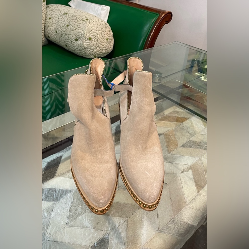 Coach Pipa suede bead chain western boot. Brown.